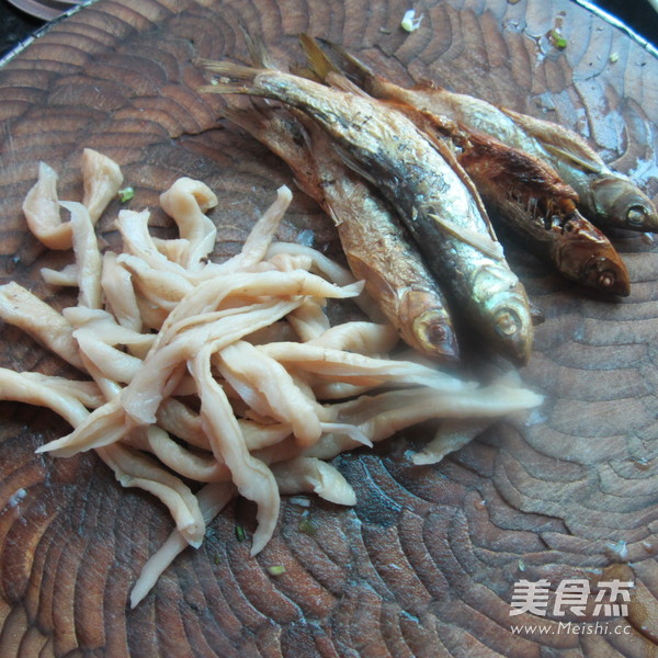 Stir-fried Preserved Fish with Dried Radish recipe