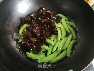 Cold Black Fungus and Sweet Beans recipe