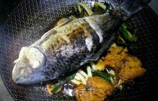 Grilled Crucian Carp with Green Onions recipe