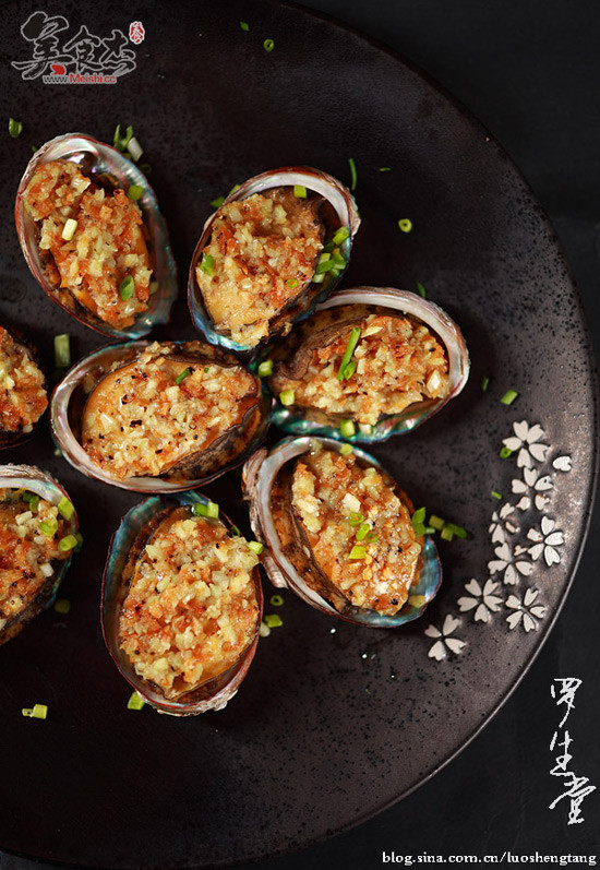 Steamed Fresh Abalone with Gold and Silver Garlic recipe