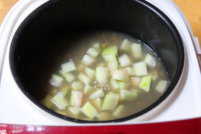 Watermelon Peel Mung Bean Soup recipe
