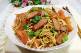 Fried Noodles with Tomato Crispy Sausage recipe