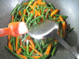 Fried Carrots with Beans recipe