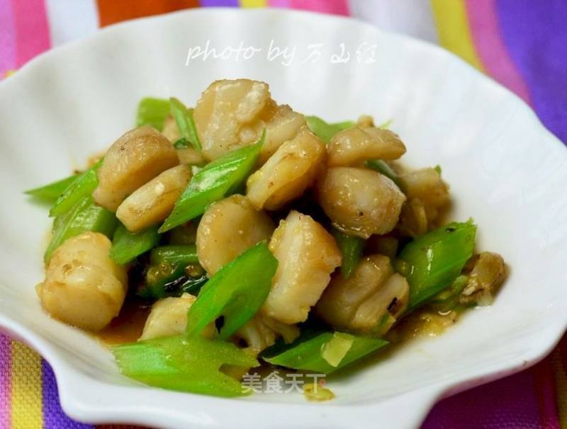 Stir-fried Fresh Scallops with Celery recipe