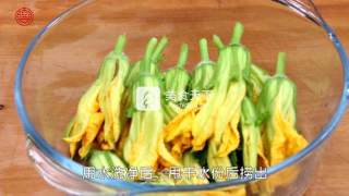 One Piece of Private Kitchen [fried Pumpkin Flower] recipe