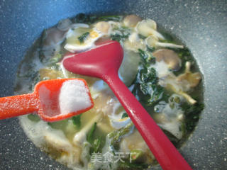 Vegetable Core Dried Salted Duck Egg Xiuzhen Mushroom Soup recipe