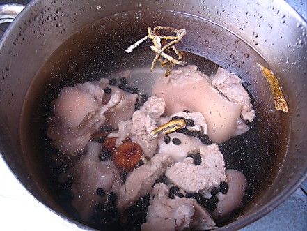 Pork Knuckle Soup with Black Bean and Tangerine Peel recipe