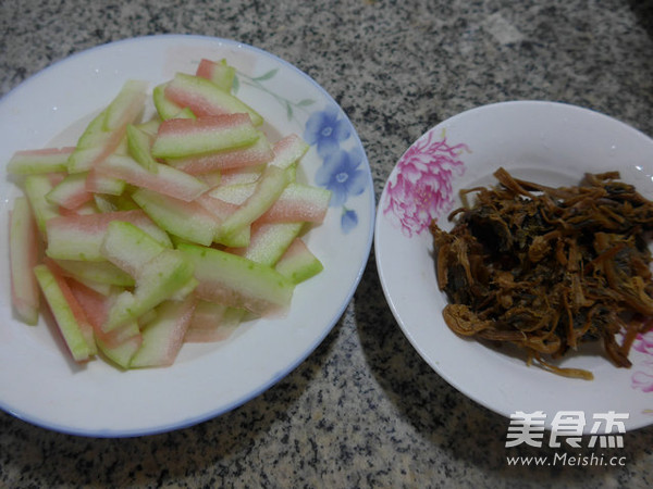 Stir-fried Watermelon Peel with Plum Dried Vegetables recipe