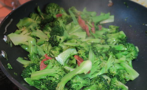 Braised Broccoli with Sausage recipe