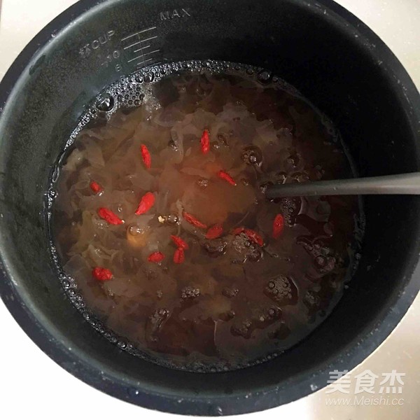 Peach Gum White Fungus Soup recipe