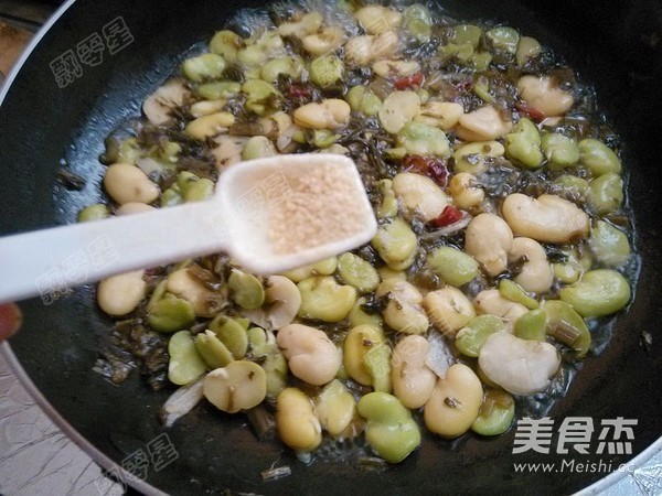 Fried Broad Beans with Pickled Vegetables recipe