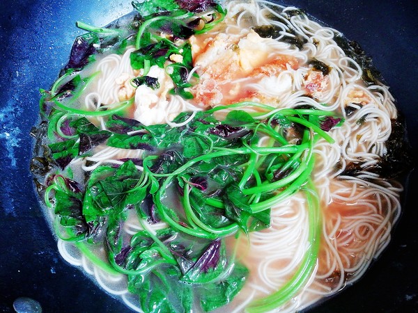 Seaweed and Egg Noodle Soup recipe