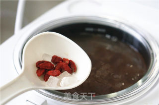 White Fungus, Red Dates, Wolfberry Porridge recipe