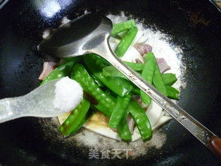 Stir-fried Snow Peas with Dried Rice and Pork recipe