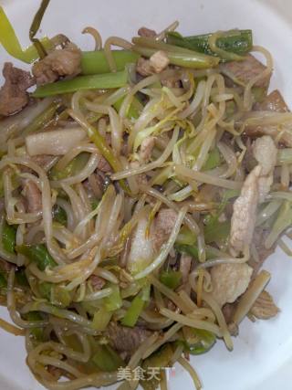 Stir-fried Pork with Green Garlic and Bean Sprouts recipe