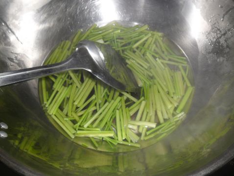 Celery Mixed with Peanuts recipe