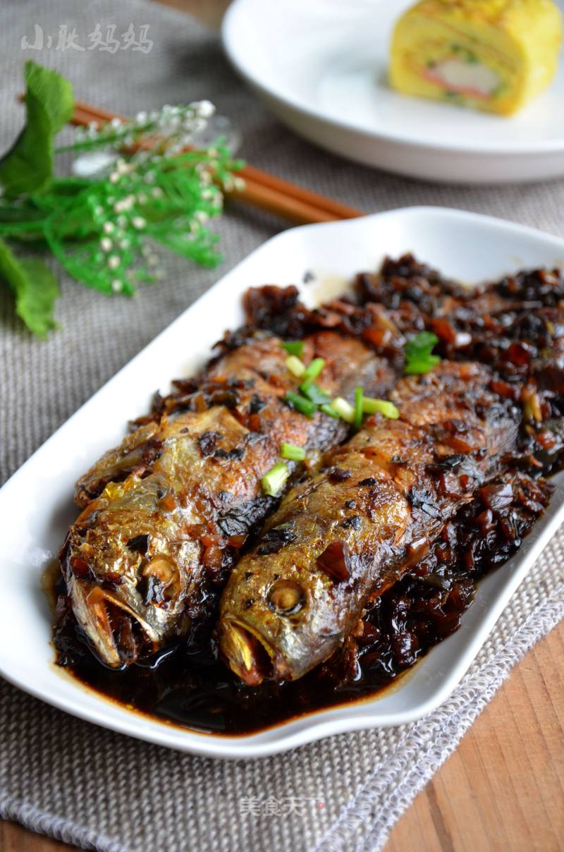 Grilled Yellow Croaker with Pickles recipe