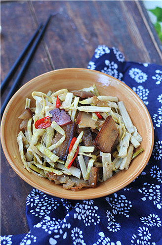 Stir-fried Bacon with Dried Bamboo Shoots recipe