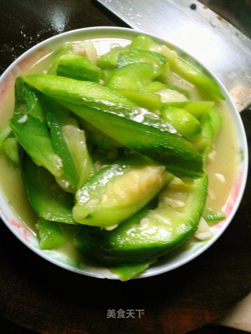 Stir-fried Loofah with Garlic Slices recipe