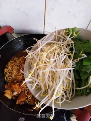 Stir-fried Sin Ramen with Pork Belly with Spicy Cabbage recipe