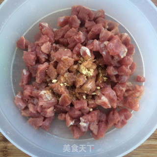 Stir-fried Diced Beef with Garlic Moss recipe