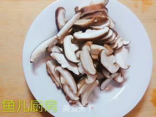 Fresh Squid, Shiitake Mushrooms and Green Broad Beans──private Dishes in Yuer's Kitchen recipe