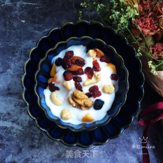 Dried Fruit Yogurt Mango Bowl recipe