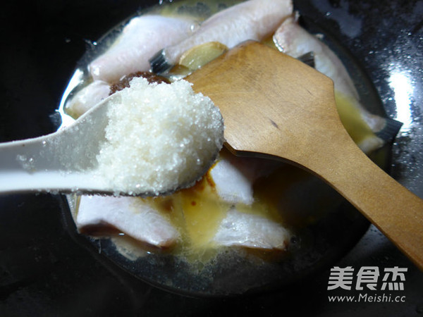 Braised Small Rubber Fish with Shacha Sauce recipe