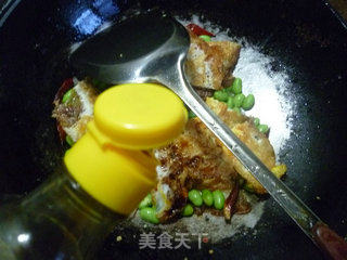 Fried Lotus Leaf Egg with Edamame recipe