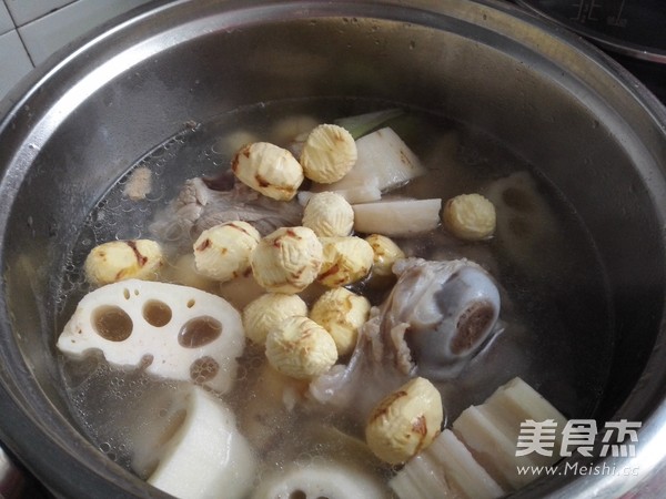 Lotus Root Big Bone Soup recipe