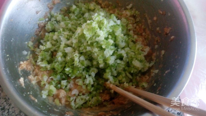 Cabbage and Celery Meat Bun recipe