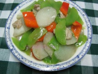 Stir-fried Yam Pork Slices with Lettuce and Red Pepper recipe