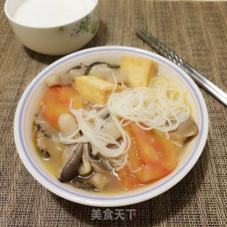 Rice Noodles with Tomato and Oyster Mushroom recipe