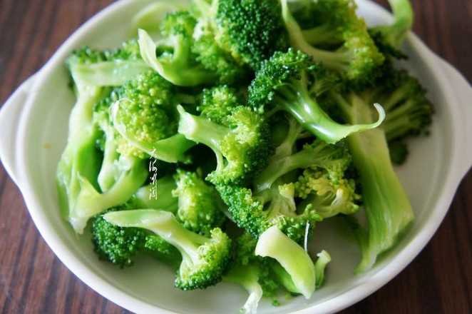 Cold Broccoli Black Fungus recipe