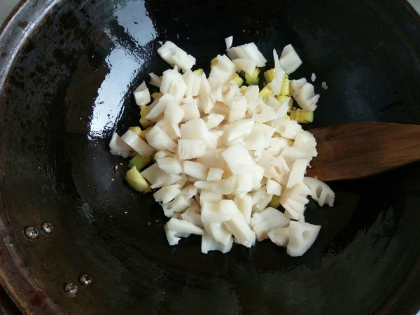 Stir-fried Lotus Root with Red Kidney Beans recipe