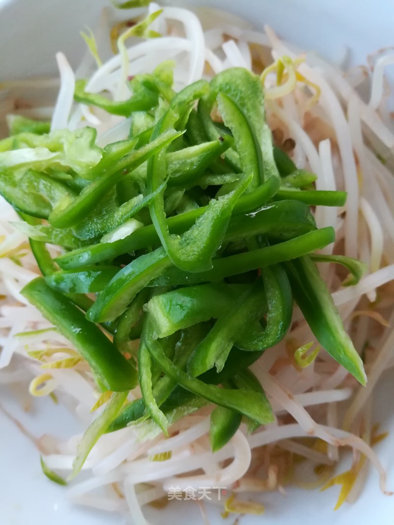 Chili Mixed with Mung Bean Sprouts recipe