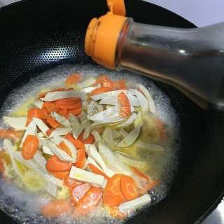 Stir-fried Tofu Roll with Carrots recipe