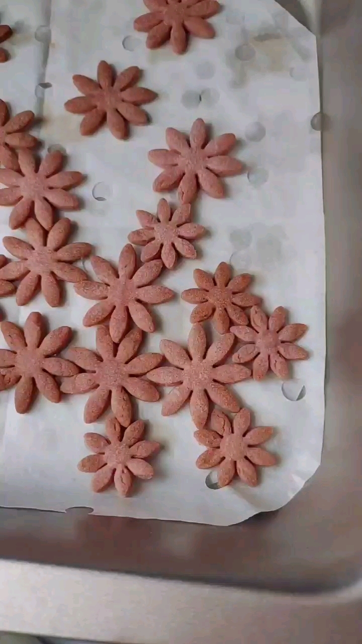 Cute Little Daisy Biscuits recipe