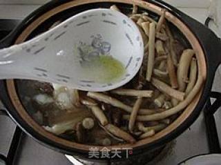 【flying Birds and Animals】----tea Tree Mushroom and Beef Bone Pot recipe