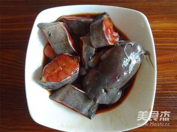 Golden Needle Mushroom Grilled Pond Mackerel recipe