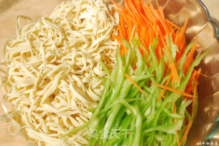 Cold Delicacy for Clearing Away Heat, Moisturizing Lungs, Relieving Cough, Eliminating Phlegm, Nourishing Stomach and Detoxifying—sliced Tofu in Cold Salad recipe