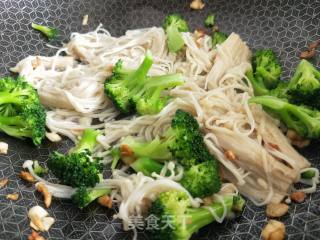 Stir-fried Broccoli Enoki Mushroom with Bacon recipe