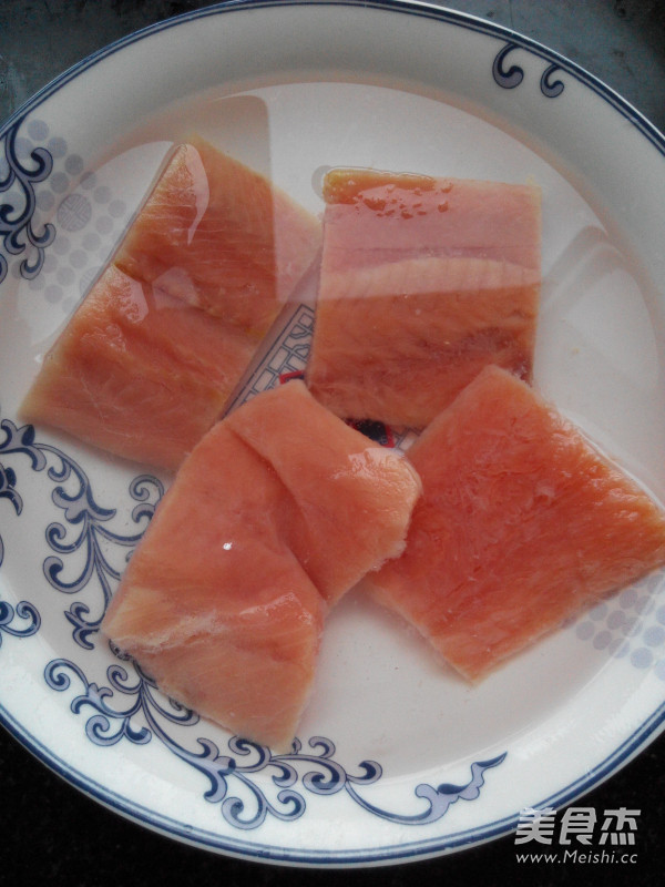 Salmon with Tomato Sauce recipe
