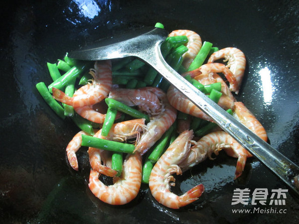 Fried Kewei Shrimp with Plum Beans recipe