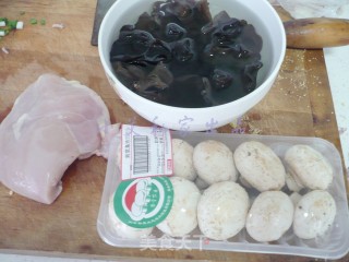 Stir-fried Chicken with Black Fungus and Mushroom recipe