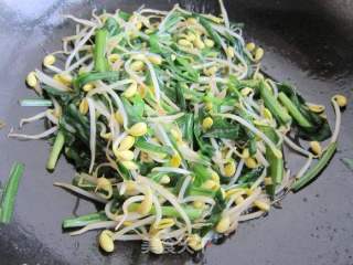 Stir-fried Soy Sprouts with Leek in Oyster Sauce recipe