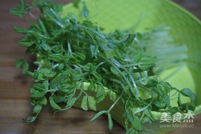 Pork Liver Porridge with Pea Seedlings recipe