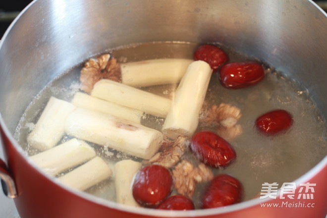 Stewed Egg with Yam, Walnut and Red Dates recipe