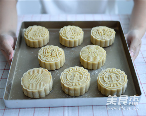 Double Yellow Moon Cake with Lotus Seed Paste recipe