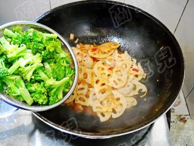 Griddle Broccoli and Lotus Root Slices recipe